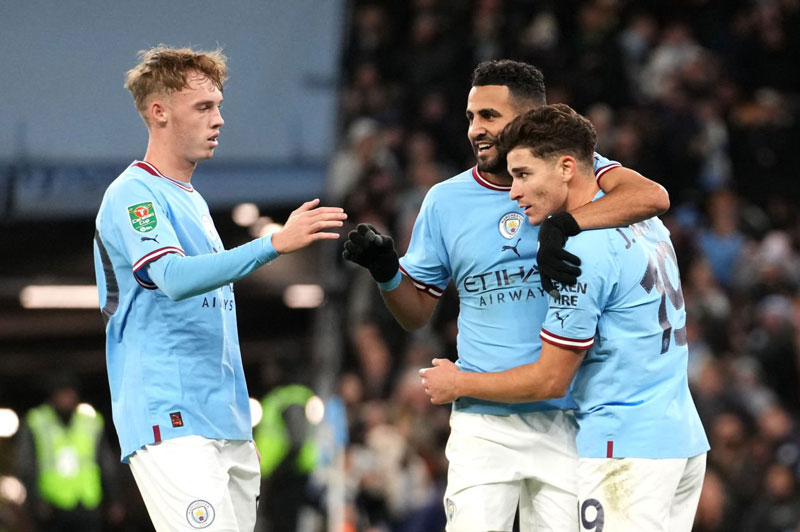 Ghi liền 2 bàn trong 5 phút, Man City vượt qua Chelsea tại vòng 3 League Cup