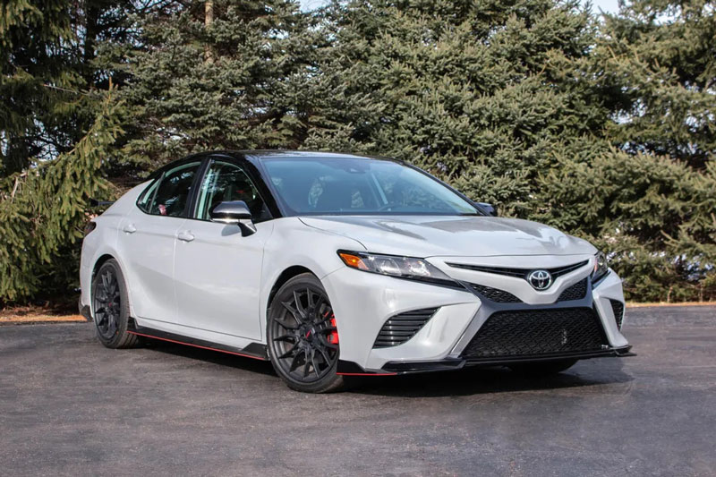 Toyota Camry tăng trưởng doanh số ấn tượng trong tháng 10/2022