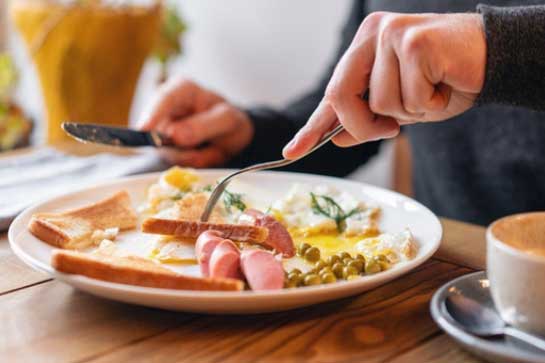 5 thói quen sai lầm khi ăn sáng khiến cân nặng tăng vù vù, làn da xuống cấp
