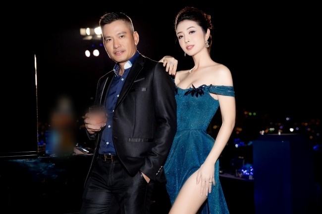 M&#x1EF9; nh&#xE2;n Vi&#x1EC7;t &#x111;&#x1EBB; 4 con v&#x1EAB;n &#x27;tr&#xF4;ng m&#xF2;n con m&#x1EAF;t&#x27;