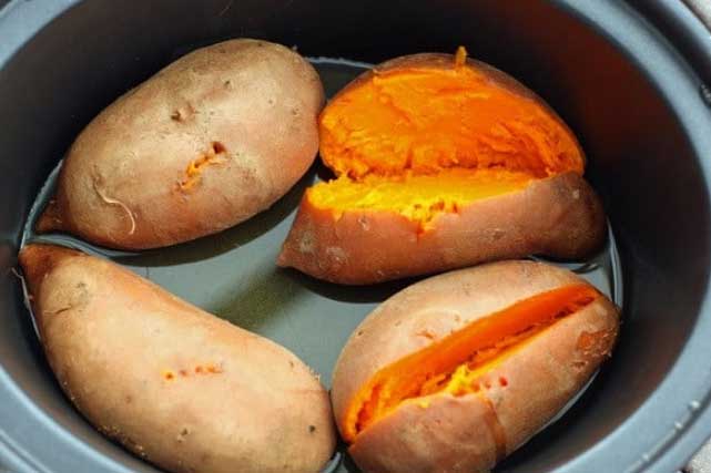 Muốn luộc khoai ngon ngọt bở tung, thơm như mít chín, chỉ cần làm thêm bước này đảm bảo ai cũng nể phục