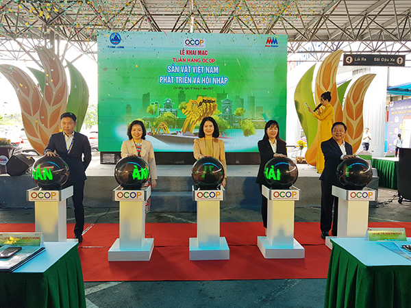 khai trương “Tuần hàng OCOP – Sản vật Việt Nam phát triển và hội nhập” và kết hợp phát động “Tuần lễ khuyến mại kích cầu mua sắm Đà Nẵng 2022” đợt 1 trên địa bàn TP