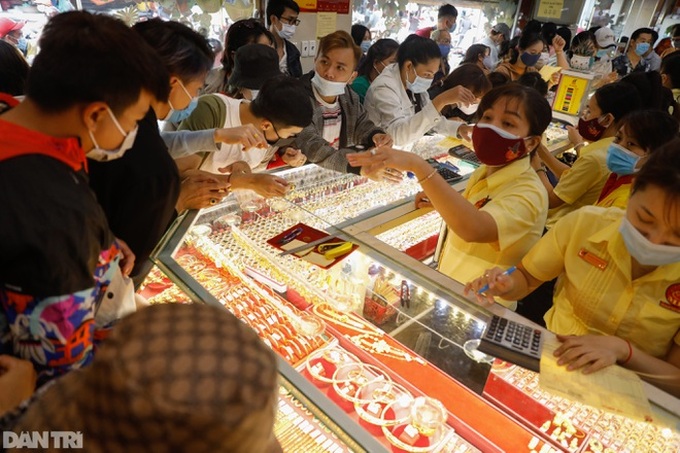 Vì sao giá vàng tăng vọt?