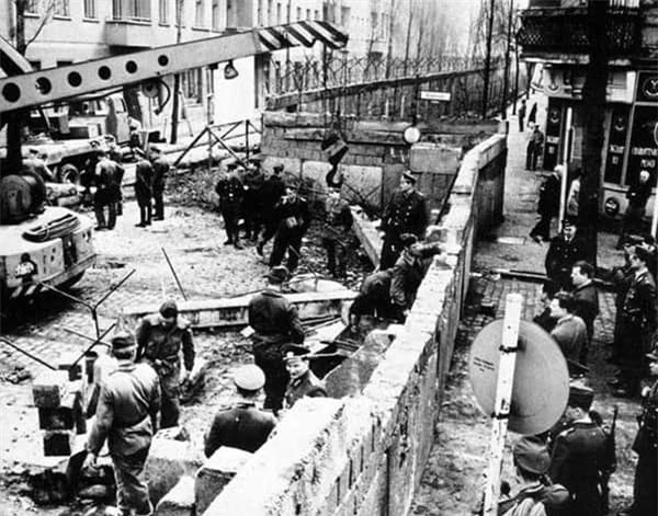 Bức tường Berlin được xây dựng vào năm 1961