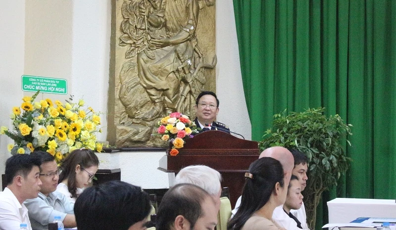 Ông Lê Văn Nhuận - Cục trưởng Cục Hải quan Đắk Lắk, phát biểu tại buổi gặp mặt với các doanh nghiệp.