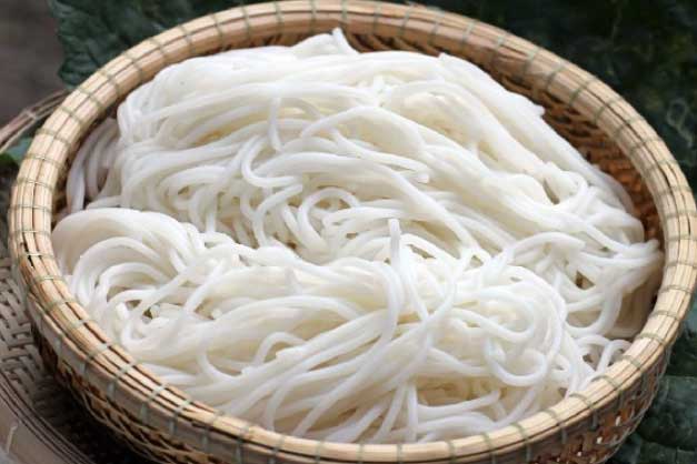 Bún là món ăn sáng tuyệt vời nhưng 5 nhóm người sau chớ dại động đũa