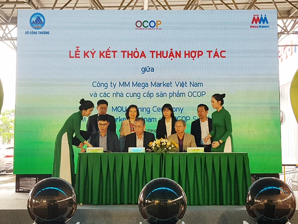 Ký kết giữa MM Mega Market Việt Nam và các nhà cung ứng sản phẩm OCOP tại Đà Nẵng