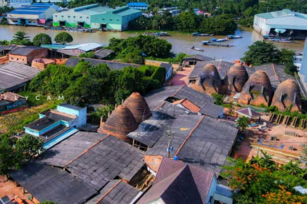 Lò gạch cổ trăm tuổi ở Sa Đéc nhuốm màu rêu phong thu hút du khách hiếu kỳ