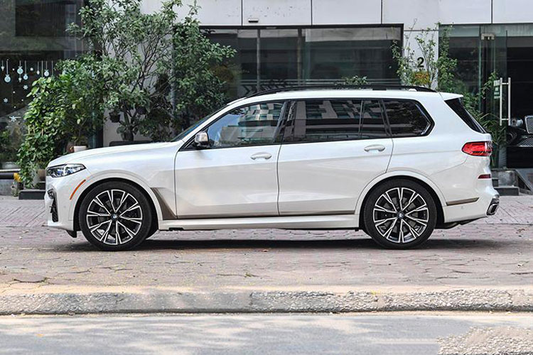 Cận cảnh BMW X7 M50i thứ 2 cập bến tại Việt Nam