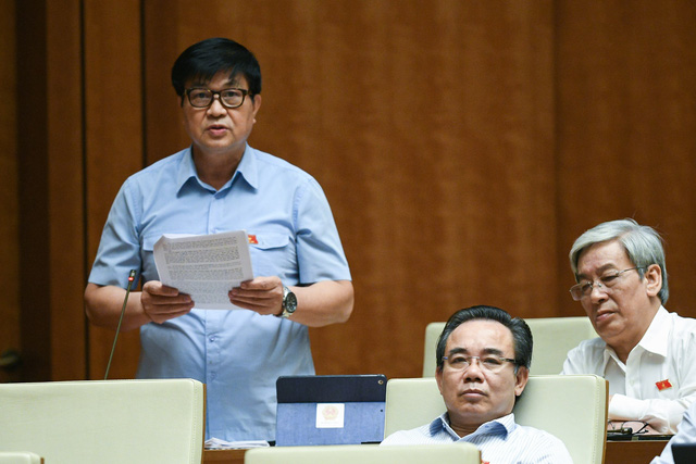 Người dân xếp hàng mua xăng, ĐBQH hỏi vai trò của Quỹ bình ổn ở đâu?