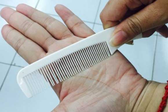 Lấy lược chải vào lòng bàn tay 10 phút mỗi ngày, ai cũng bất ngờ vì cơ thể thay đổi kỳ diệu
