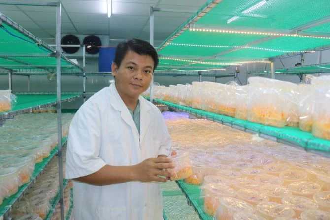 Anh Phạm Ngọc Đá- GĐ Hợp tác xã hạnh phúc với sản phẩm tâm huyết Đông trùng hạ thảo 