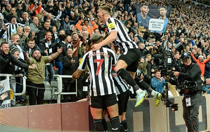 Newcastle có chiến thắng thứ 4 liên tiếp tại Ngoại hạng Anh để củng cố vị trí thứ 3