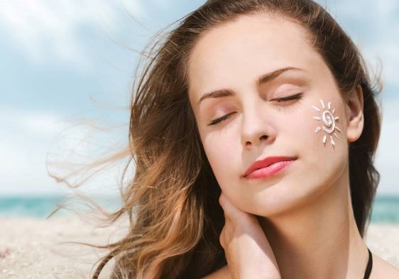 Dùng kem chống nắng đúng cách giảm 10 năm lão hóa