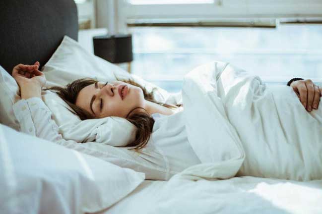 Làm những điều này trước khi ngủ sẽ giúp bạn giảm cân hiệu quả không kém gì tập thể dục