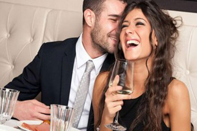 Vừa ly hôn vì chồng ngoại tình, bà chủ giàu có 'bập' ngay vào mối tình với trai trẻ và kết không ngờ