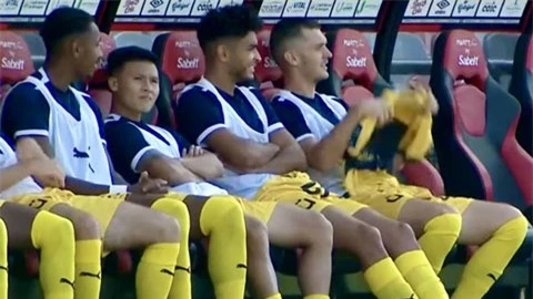 Tại sao Quang Hải không đá phút nào trong 2 trận liên tiếp của Pau FC?