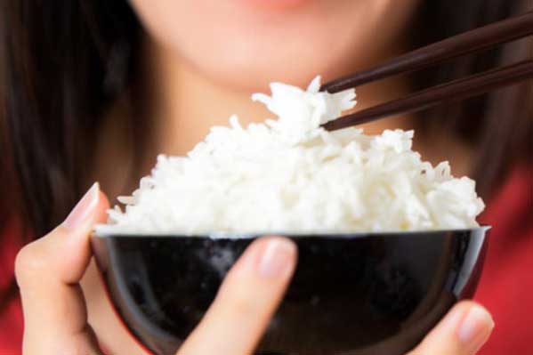 Ăn cơm kiểu này khiến bạn rối loạn tiêu hóa rước bệnh vào người mà không biết