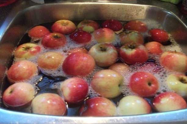 Đừng cho muối mà thêm thứ này vào nước chính là cách "gột sạch" những loại trái ngậm nhiều hóa chất nhất hiện nay