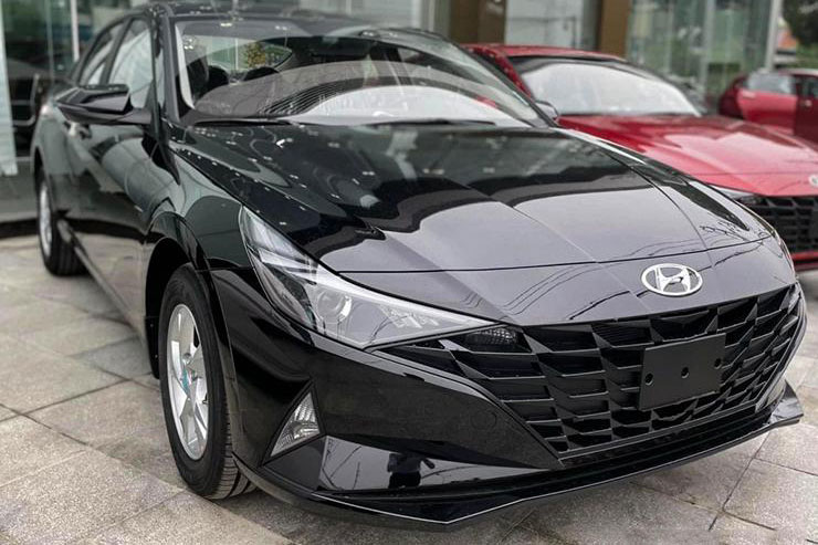 Hyundai Elantra 2023 bản tiêu chuẩn đã có mặt tại đại lý, giá 599 triệu đồng