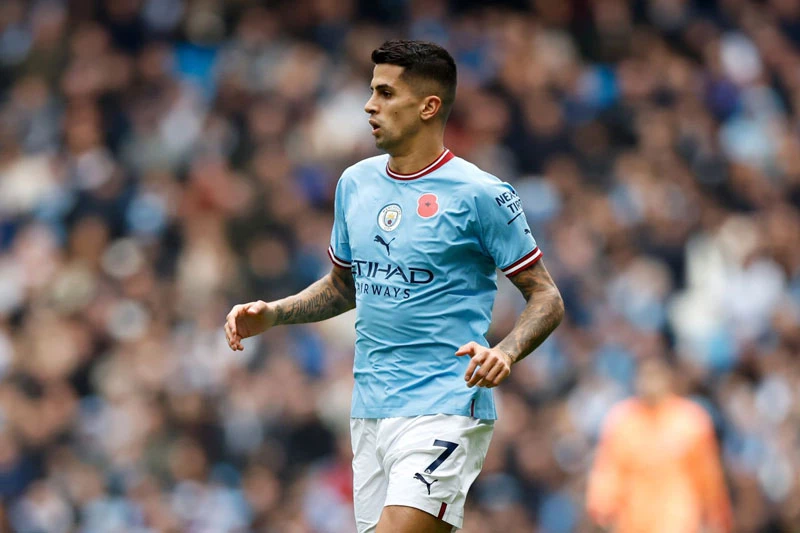 Hậu vệ trái: Joao Cancelo (Man City).