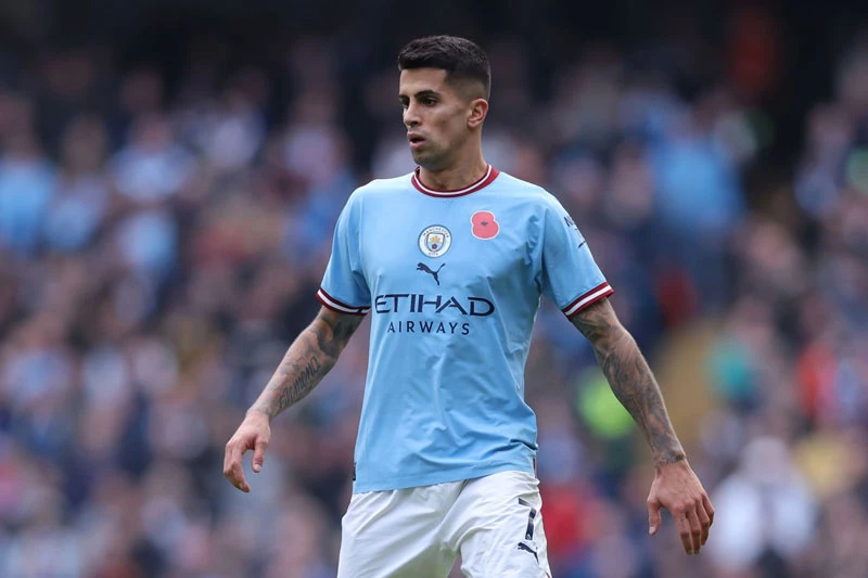 Hậu vệ trái: Joao Cancelo (Man City).