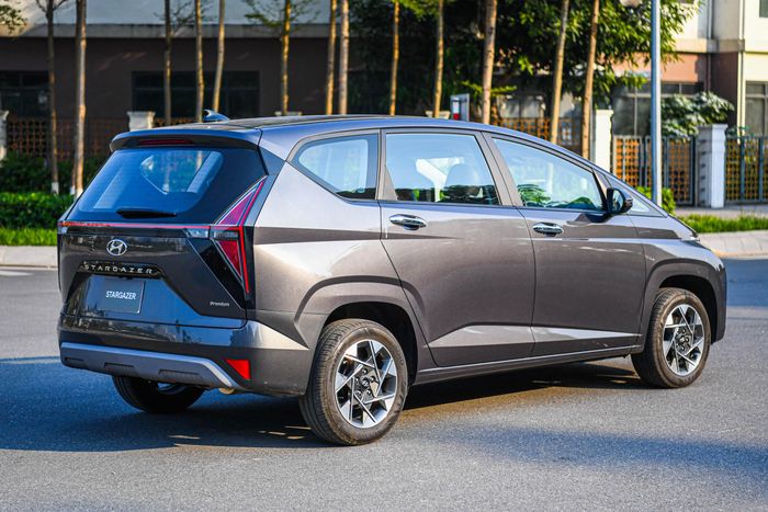 Chi tiết Hyundai Stargazer phiên bản 7 chỗ đắt nhất