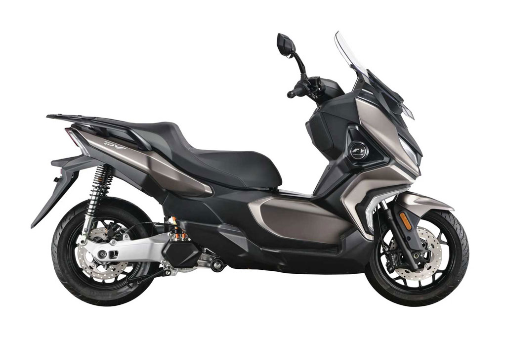 Xe máy điện Trung Quốc với thiết kế hầm hố, "ngập tràn" công nghệ