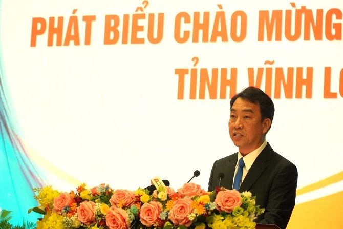 Ông Lữ Quang Ngời, Chủ tịch UBND tỉnh Vĩnh Long phát biểu tại hội nghị 