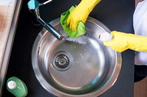 4 nguyên liệu rẻ tiền giúp làm sạch bồn rửa bát dễ dàng nhất, hết hẳn mùi hôi