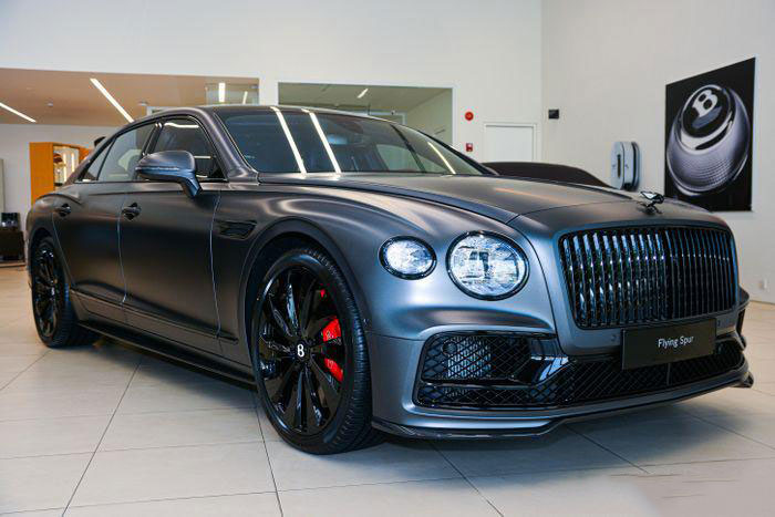 Bentley Flying Spur bản nâng cấp đen "huyền bí", giá hơn 24 tỷ đồng tại Việt Nam