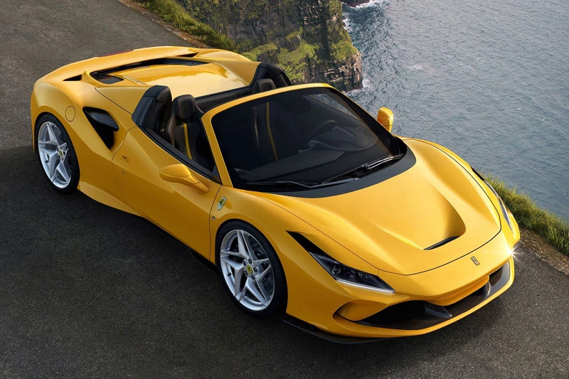 4. Ferrari F8 Spider (giá khởi điểm: 283.950 USD).