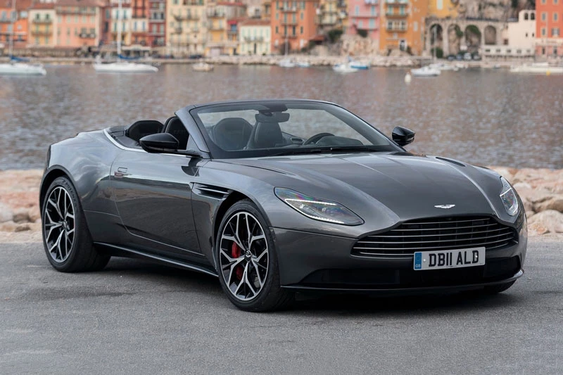 7. Aston Martin DB11 Volante (giá khởi điểm: 208.686 USD).