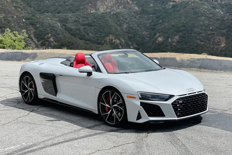 9. Audi R8 Spyder (giá khởi điểm: 171.000 USD).