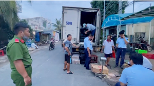 Phát hiện xe tải chở gần 8 tấn thịt bò, thịt trâu đông lạnh nghi  nhập lậu