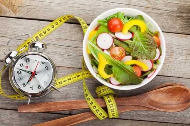 Cơ thể sẽ ra sao nếu bạn thường xuyên ăn tối sau 19 giờ?