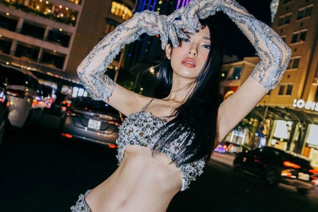 Khổng Tú Quỳnh tự tin diện đồ 'hở bạo', dân mạng xuýt xoa với vẻ đẹp của 'cô bé dâu tây' ngày nào