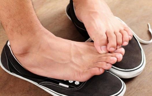 Công thức khử mùi hôi chân dứt điểm tại nhà