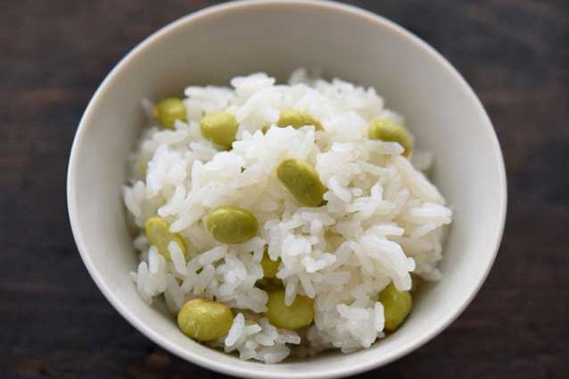 Người Nhật thường nấu chung cơm với một loại đậu: Ngừa nguy cơ loãng xương