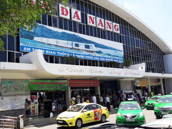 Ga Đà Nẵng hiện nay sẽ được chuyển về khu vực phía Bắc nút giao giữa đường Bà Nà – Suối Mơ với đường bộ cao tốc (thuộc huyện Hòa Vang)