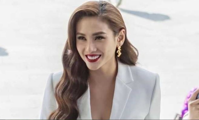 Nàng hậu Việt có "cặp tuyết lê" đẹp nhất lịch sử nhưng ít người nhớ chân cô dài 1m13