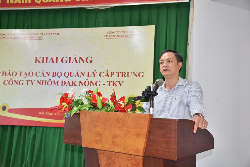 Ông Nguyễn Bá Phong – Bí thư Đảng ủy, Giám đốc Công ty Nhôm Đắk Nông – TKV, phát biểu khai giảng khóa học.