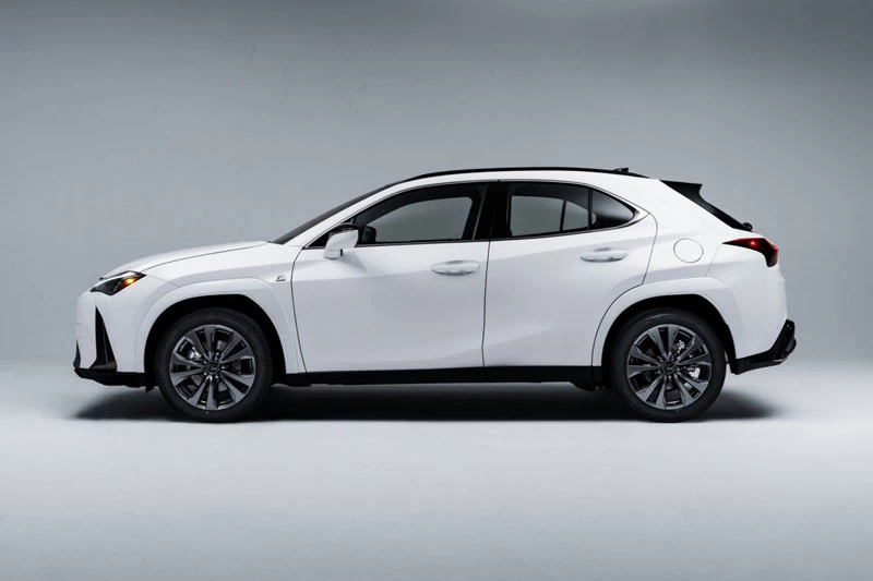 2. Lexus UX 2023 (giá khởi điểm: 35.925 USD).