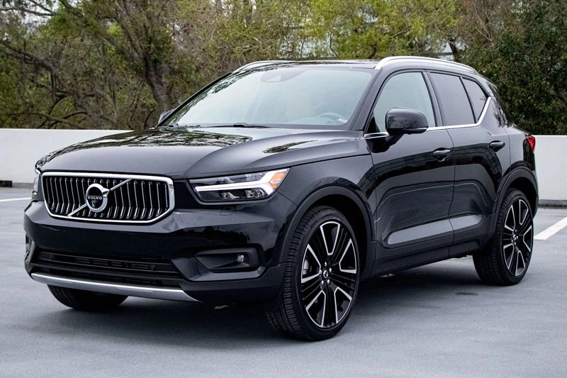 4. Volvo XC40 2023 (giá khởi điểm: 36.350 USD).