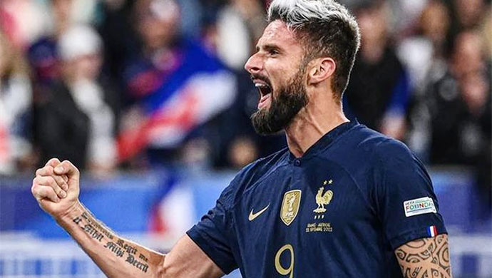 Vắng Benzema, Giroud sẽ đá trung phong?