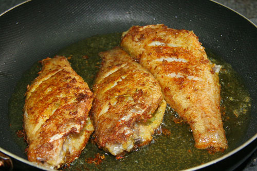 Để cá chín đều vàng giòn, thơm ngọt không dính chảo cần thêm thứ này vào