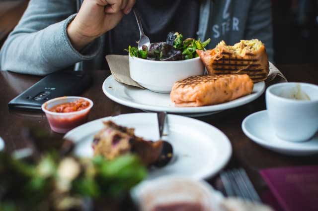 3 thời điểm dễ tăng cân nhất trong ngày: Muốn giữ dáng, đẹp da nhất định phải biết để tránh