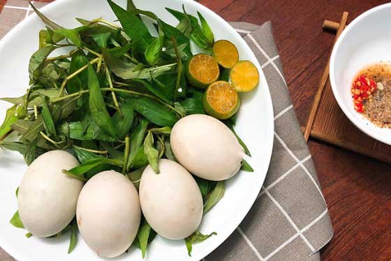 Những “đại kỵ” cần tránh khi ăn trứng vịt lộn, không kẻo “rước độc” vào người