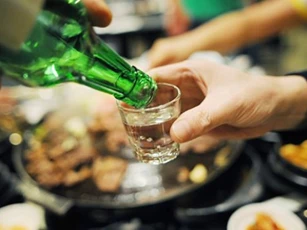 Uống rượu thoải mái mà không lo bị nhức đầu