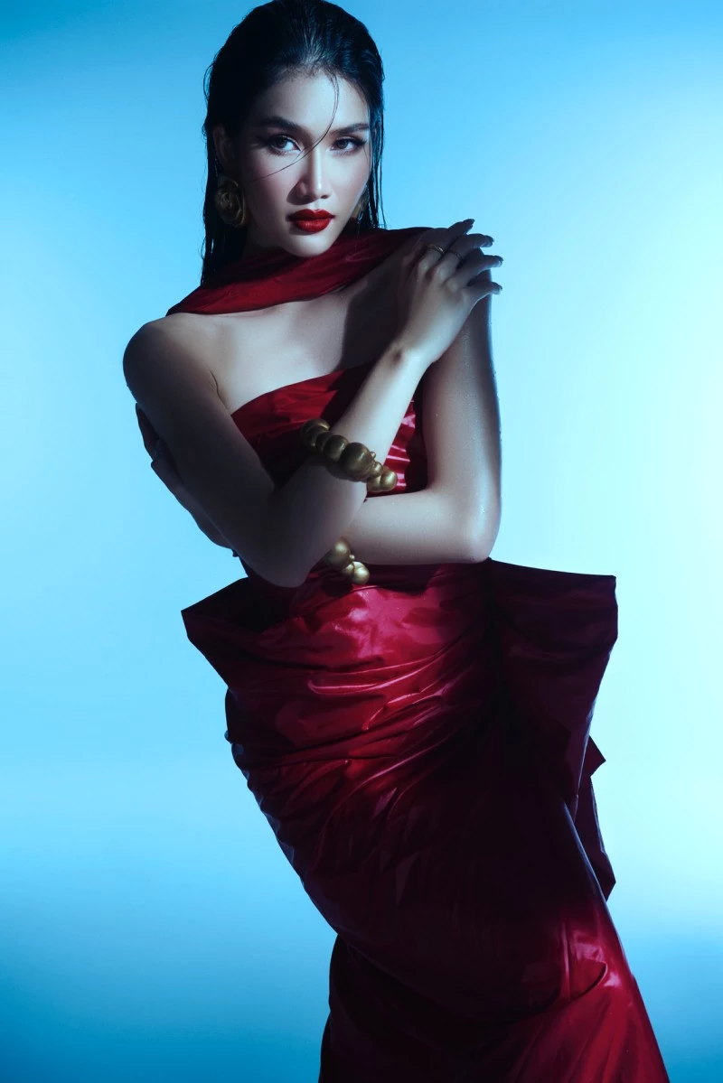 Á hậu Phương Anh khoe vẻ đẹp đầy ma mị trong bộ ảnh mới kỷ niệm 2 năm đăng quang Hoa hậu Việt Nam